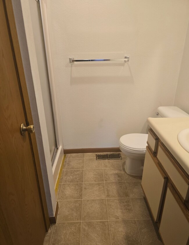 Building Photo - Great 3 Bed 2 Bath 2 Car Garage Flat Duplex- Pets ok!