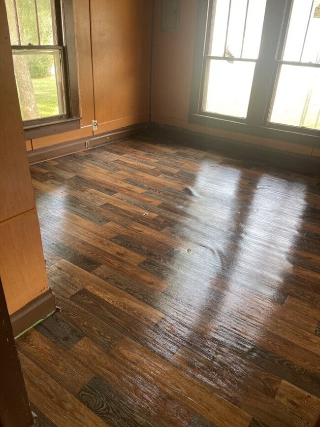 Building Photo - "Charming 2-Bedroom Retreat in Laurens - Perfect Comfort Awaits!"