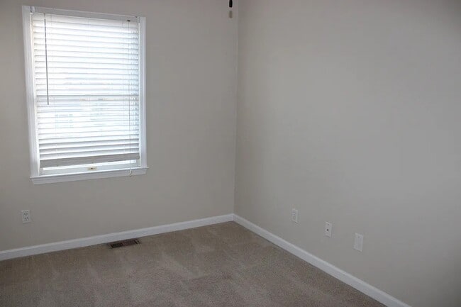 Building Photo - 7 White Birch Dr