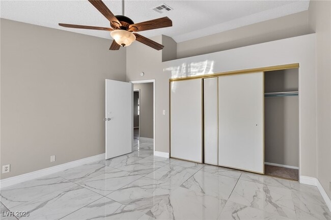 Building Photo - 492 Chelsea Dr