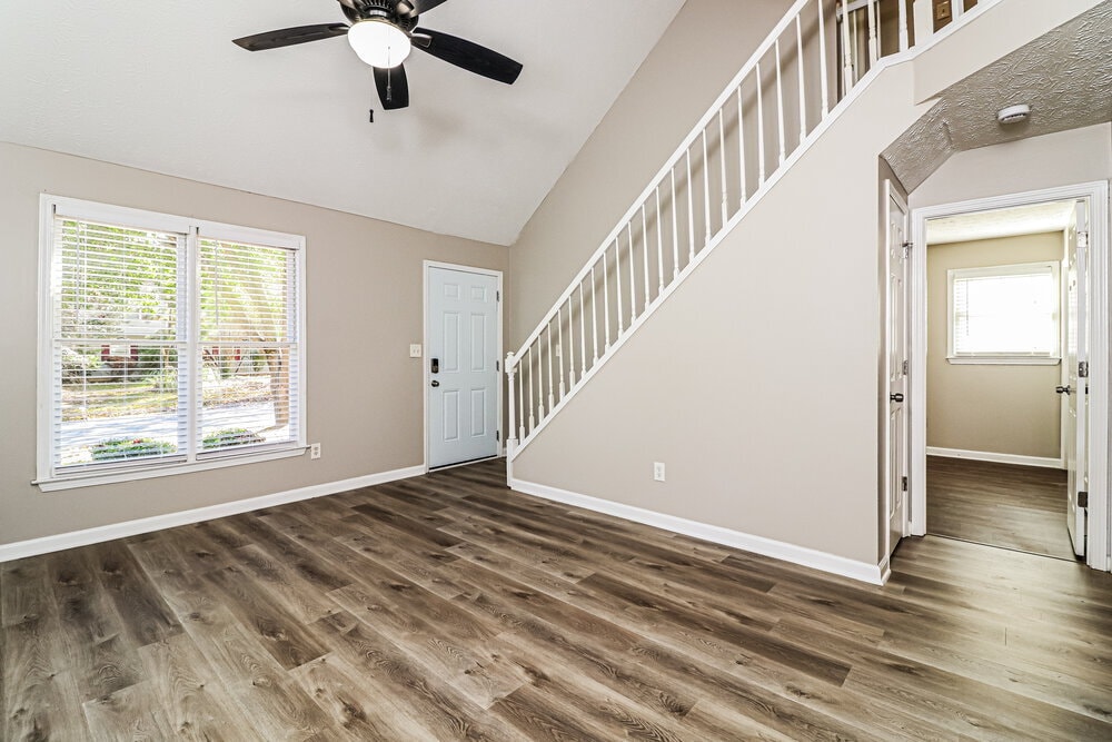 Building Photo - 109 Aztec Way SE