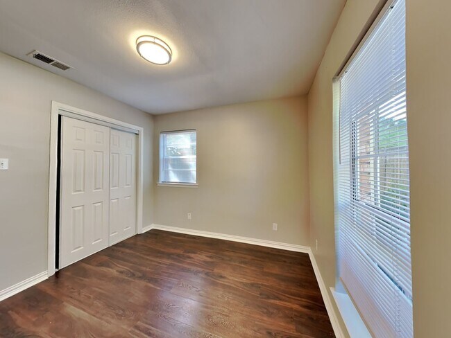 Building Photo - DARLING HOME IN DENTON READY NOW!