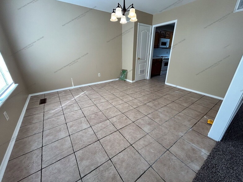 Building Photo - 1206 S 41st Cir