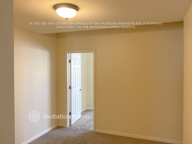 Building Photo - 271 Springbrook Trail S