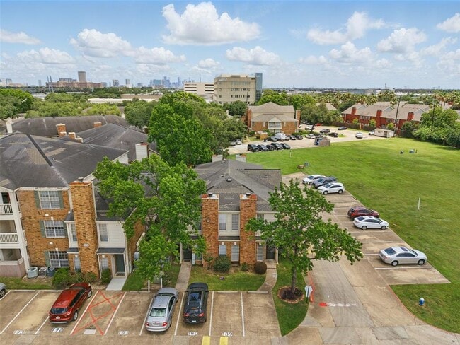 Building Photo - 2626 Holly Hall St