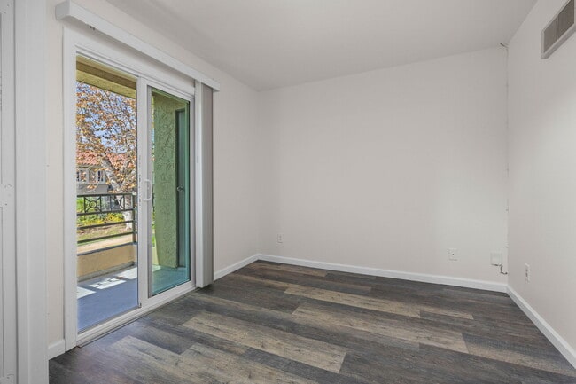 Building Photo - 7505 Charmant Dr