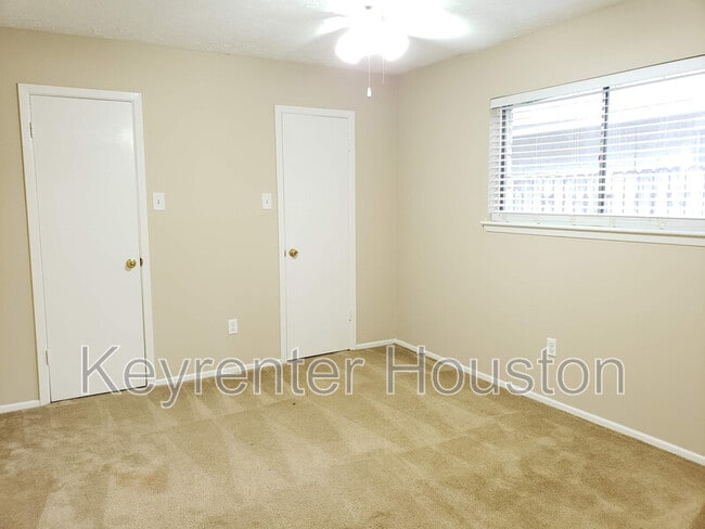 Building Photo - 23419 Verngate Dr