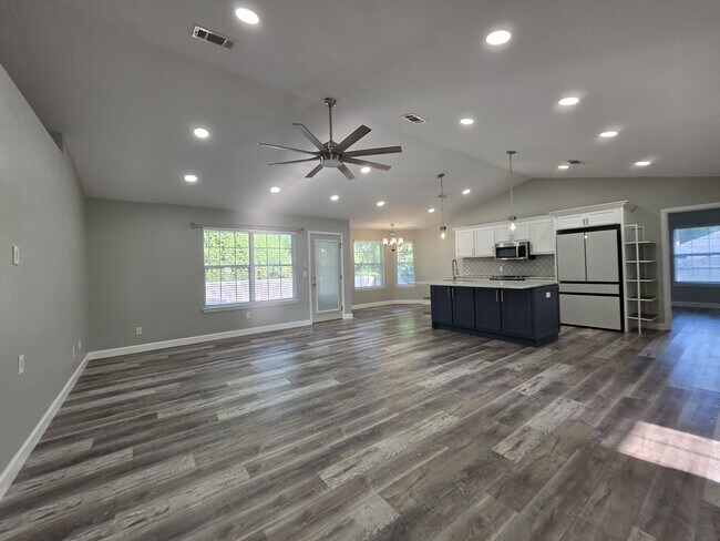 Building Photo - 1682 Village Pkwy