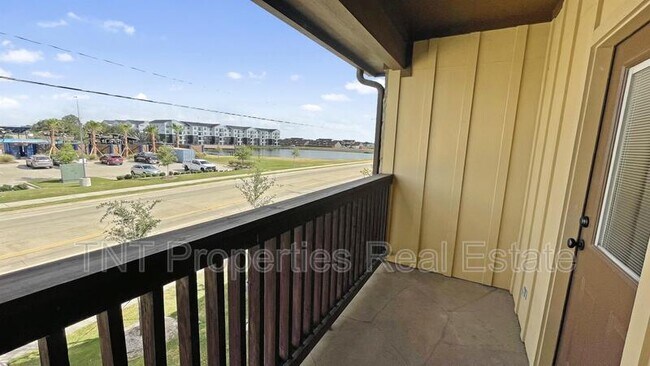 Building Photo - 315 Deacon Dr W