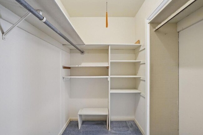 Building Photo - 2732 Whitney Pl