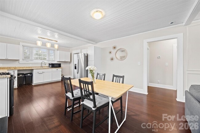 Building Photo - 421 Annafrel St