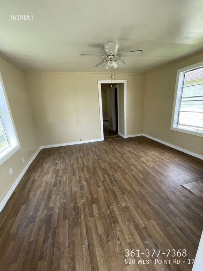 Building Photo - 820 W Point Rd