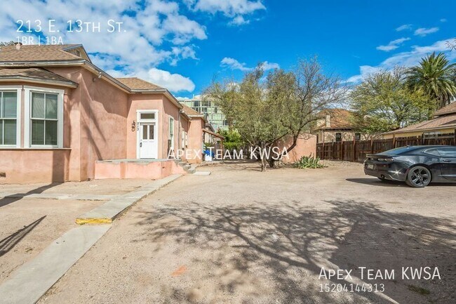 Building Photo - 213 E 13th St