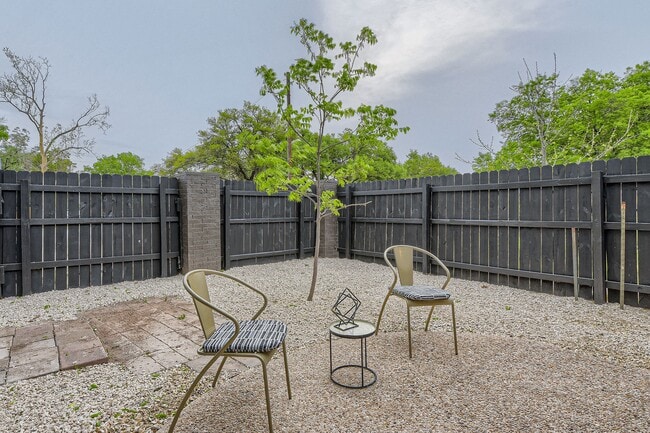 Building Photo - 3005 Edgedale Dr
