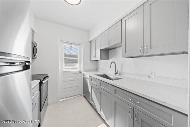 Building Photo - 154 Crescent Beach Dr