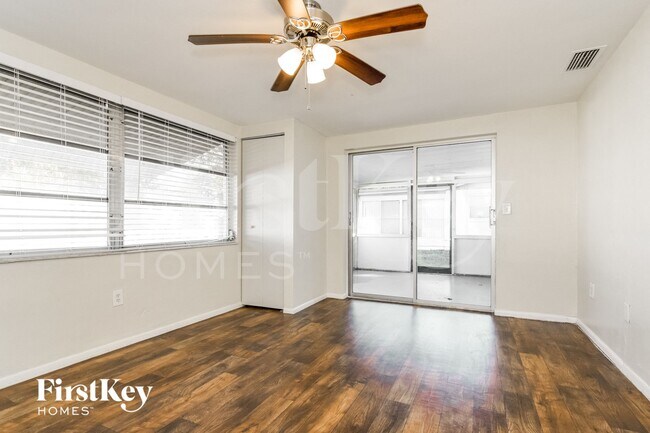 Building Photo - 9204 Lido Ln
