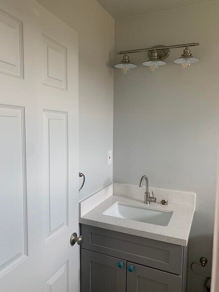 Bathroom - total renovation - 1009 E Watkins St