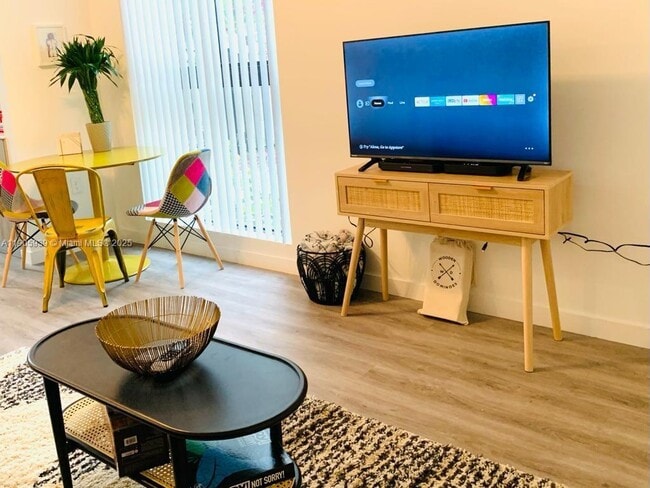 Building Photo - 1119 SW 6th St