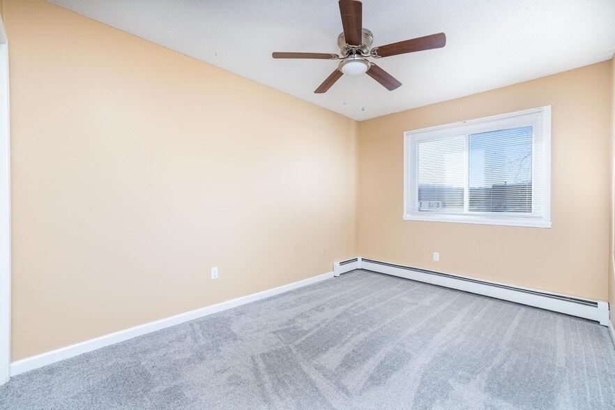 Building Photo - 15 Lake Dr