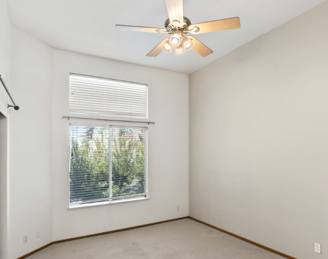 Building Photo - 74 Cherry Ridge Ln