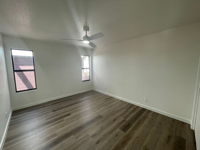Building Photo - Pismo Duplex