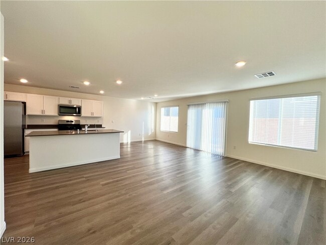 Building Photo - 2625 Dahlia Fls Ave