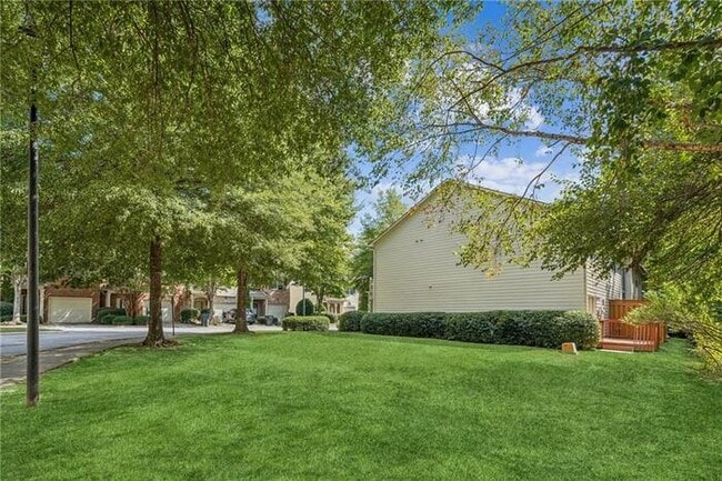 Building Photo - House 3 Beds 3 Bath