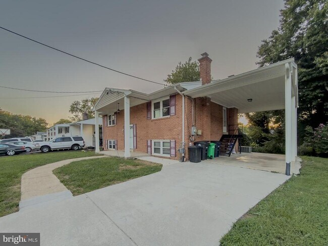 Building Photo - 4612 Sharon Rd