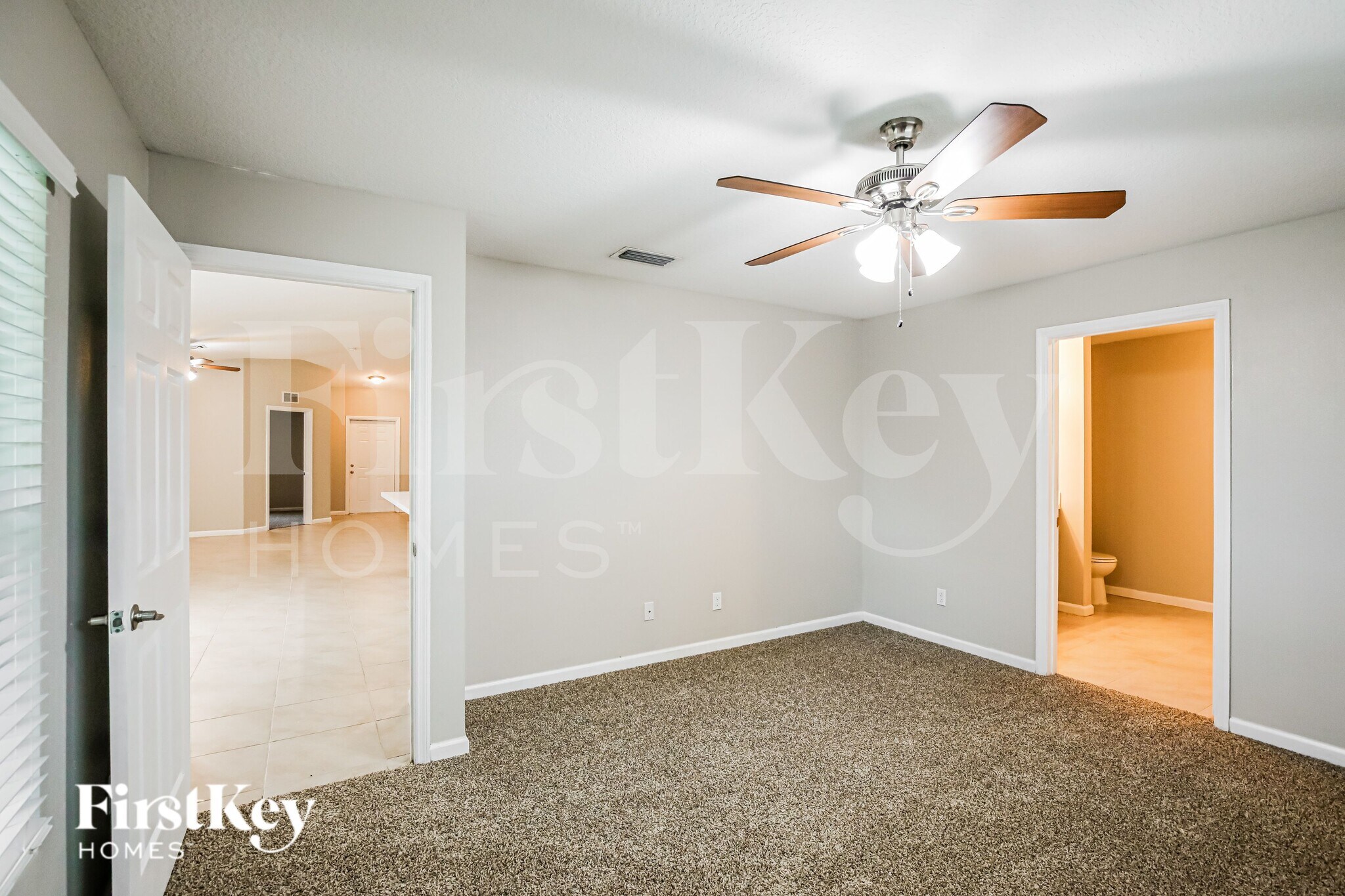 Building Photo - 931 SE Thornhill Dr