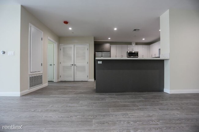 Building Photo - 7140 S La Tijera Blvd
