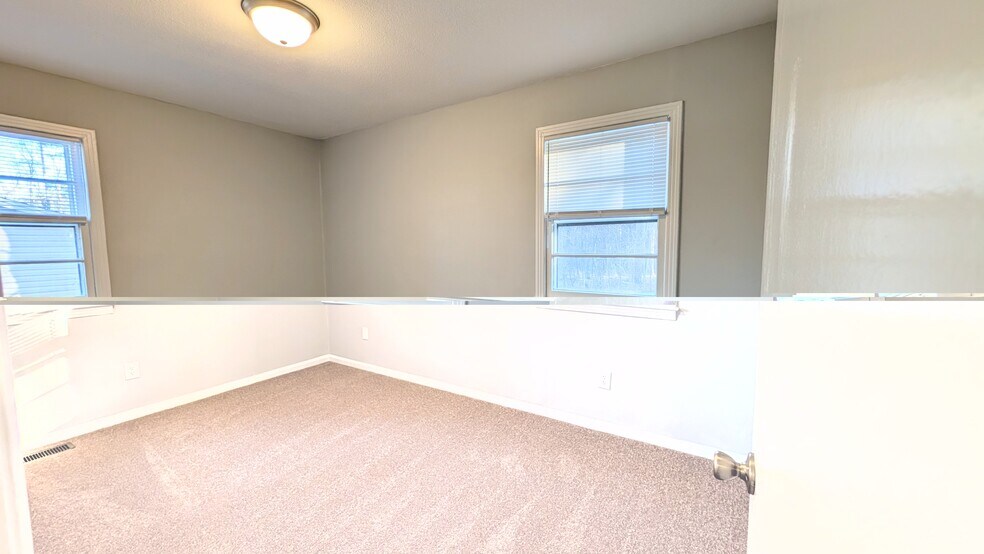 Guest Bedroom 2 - 904 Clearwater Dr