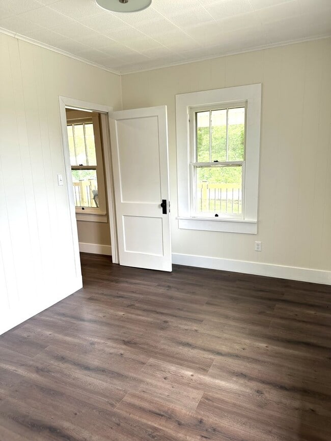 Building Photo - IMMACULATE, completely remodeled, one leve...
