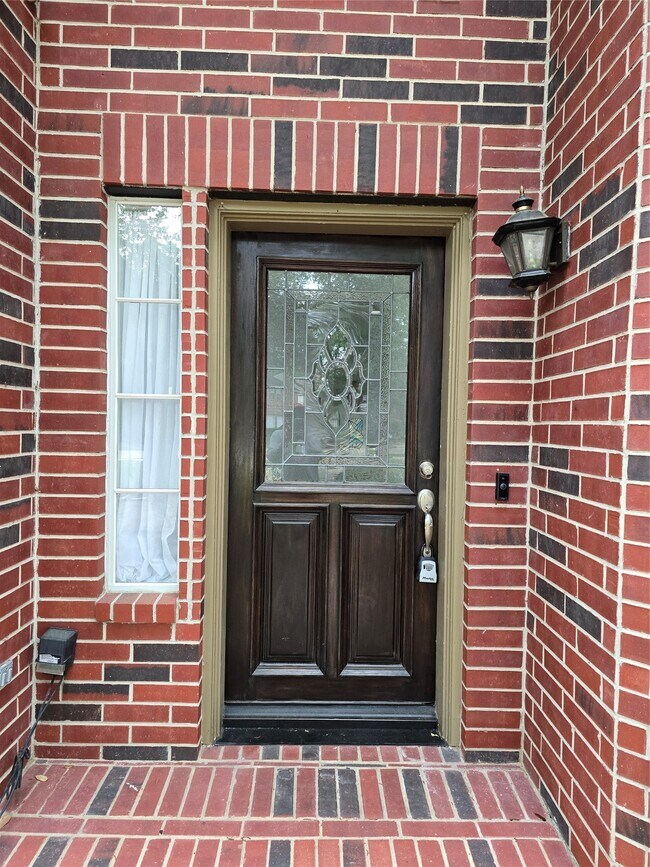 Building Photo - 12018 McKinney Falls Ln