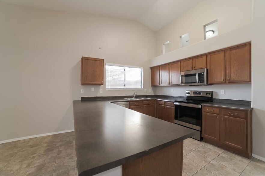 Building Photo - 13538 W Berridge Ln