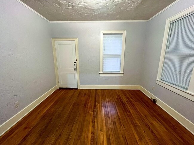 Building Photo - 1118 NW 3rd Ave