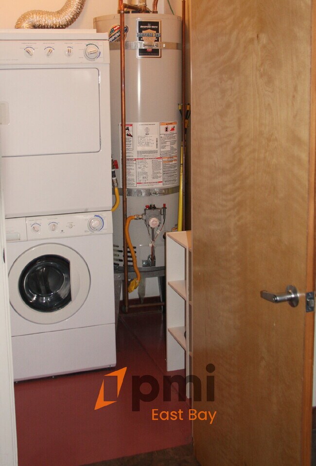 Building Photo - Bright Industrial-Style Loft in a Converte...