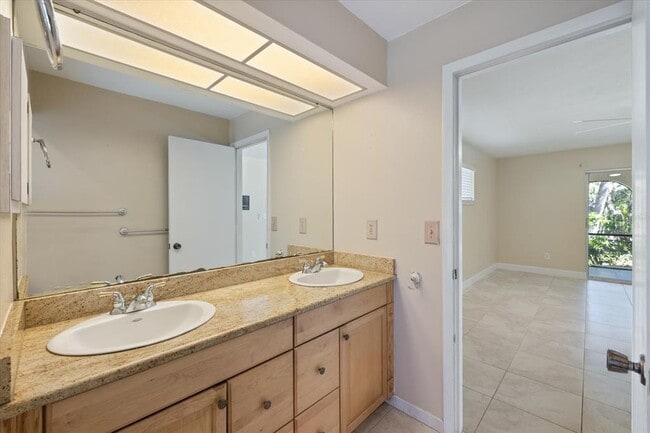 Building Photo - 5151 Oakmont Pl