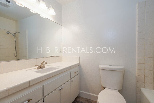 Building Photo - Spacious Family Retreat in Manteca, Ready ...