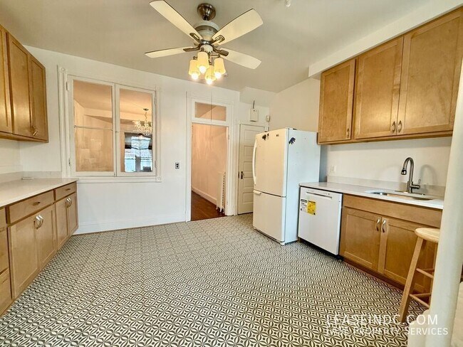 Building Photo - 304 16th St SE