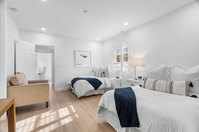 Building Photo - 240 Santa Lucia Dr