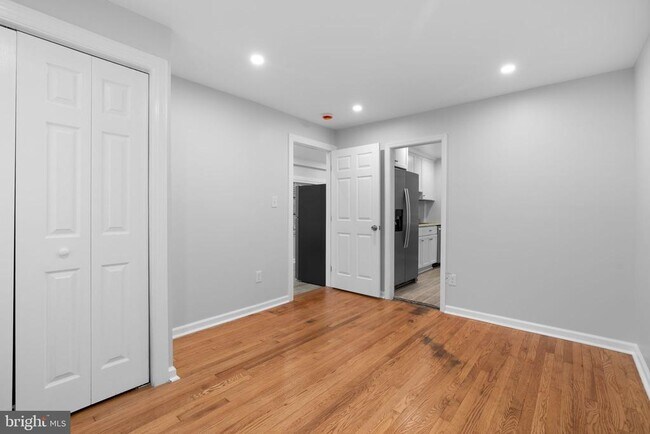 Building Photo - 715 Anderson Ave