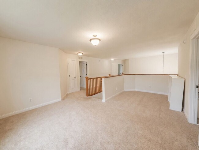 Building Photo - Beautiful 5bed 4bath Home, Nestled in a Prime Plymouth Neighborhood