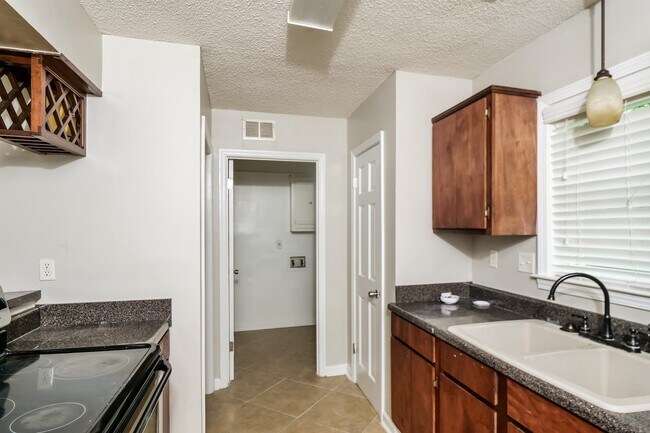 Building Photo - 8210 Valley Ridge Trail