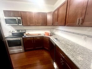 Building Photo - 607 Washtenaw Ave