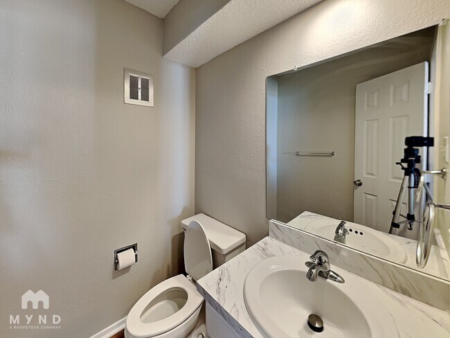 Building Photo - 6215 Indiana Ave