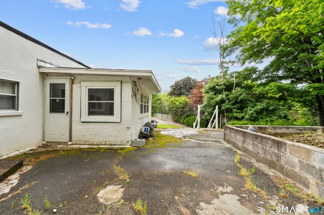 Building Photo - 399 Hawthorne Ave
