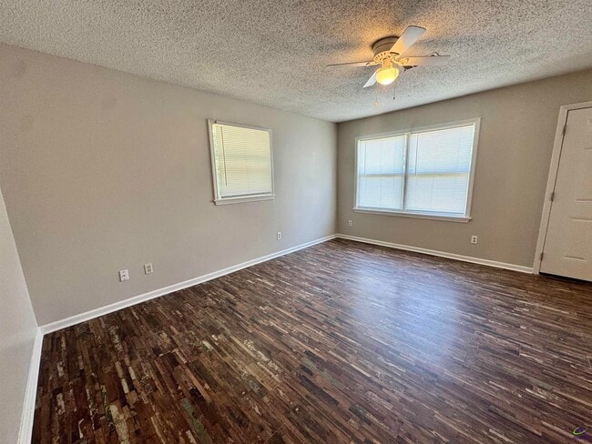 Building Photo - 102 Varee Dr