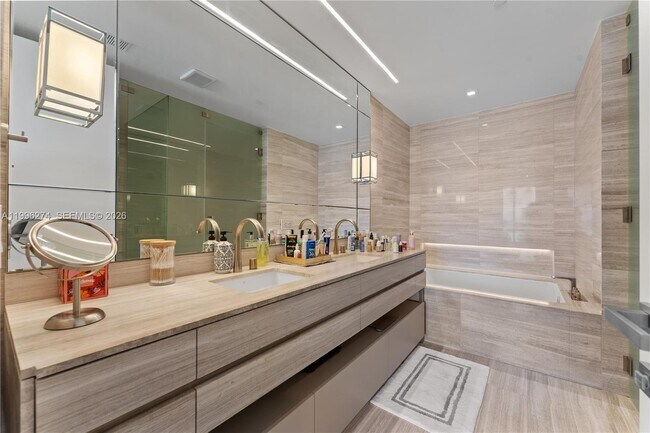 Building Photo - 18975 Collins Ave