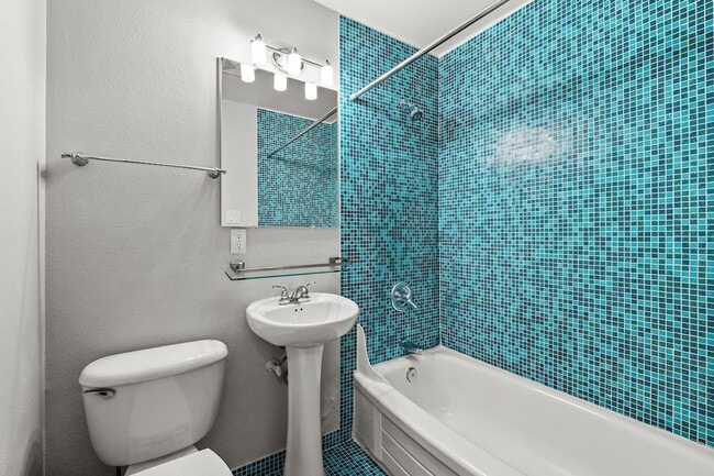Building Photo - Downtown 1 Bedroom 1 Bath! Coming Soon!