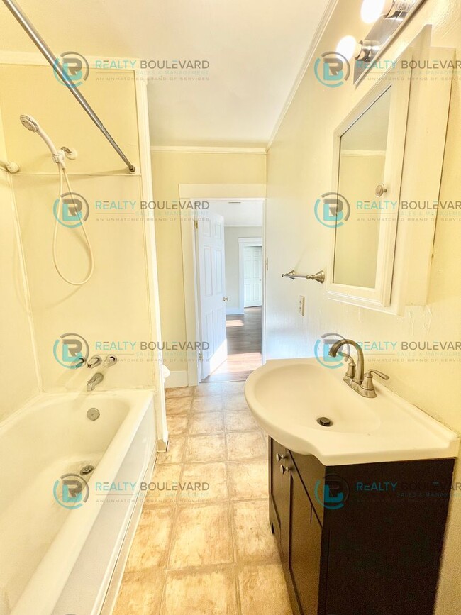Building Photo - Charming Cottage with Private Yards, Parki...